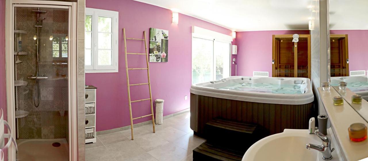 Au Coeur Du Bien Etre, chambre d'hôtes avec piscine chauffée et couverte, SPA, sauna, massages Monteaux Exterior foto