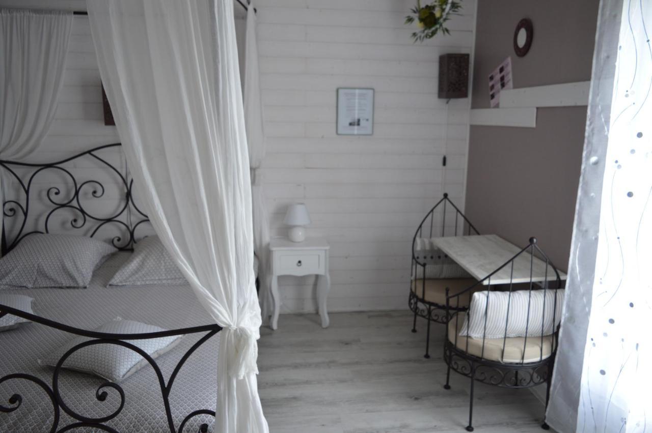 Au Coeur Du Bien Etre, chambre d'hôtes avec piscine chauffée et couverte, SPA, sauna, massages Monteaux Exterior foto