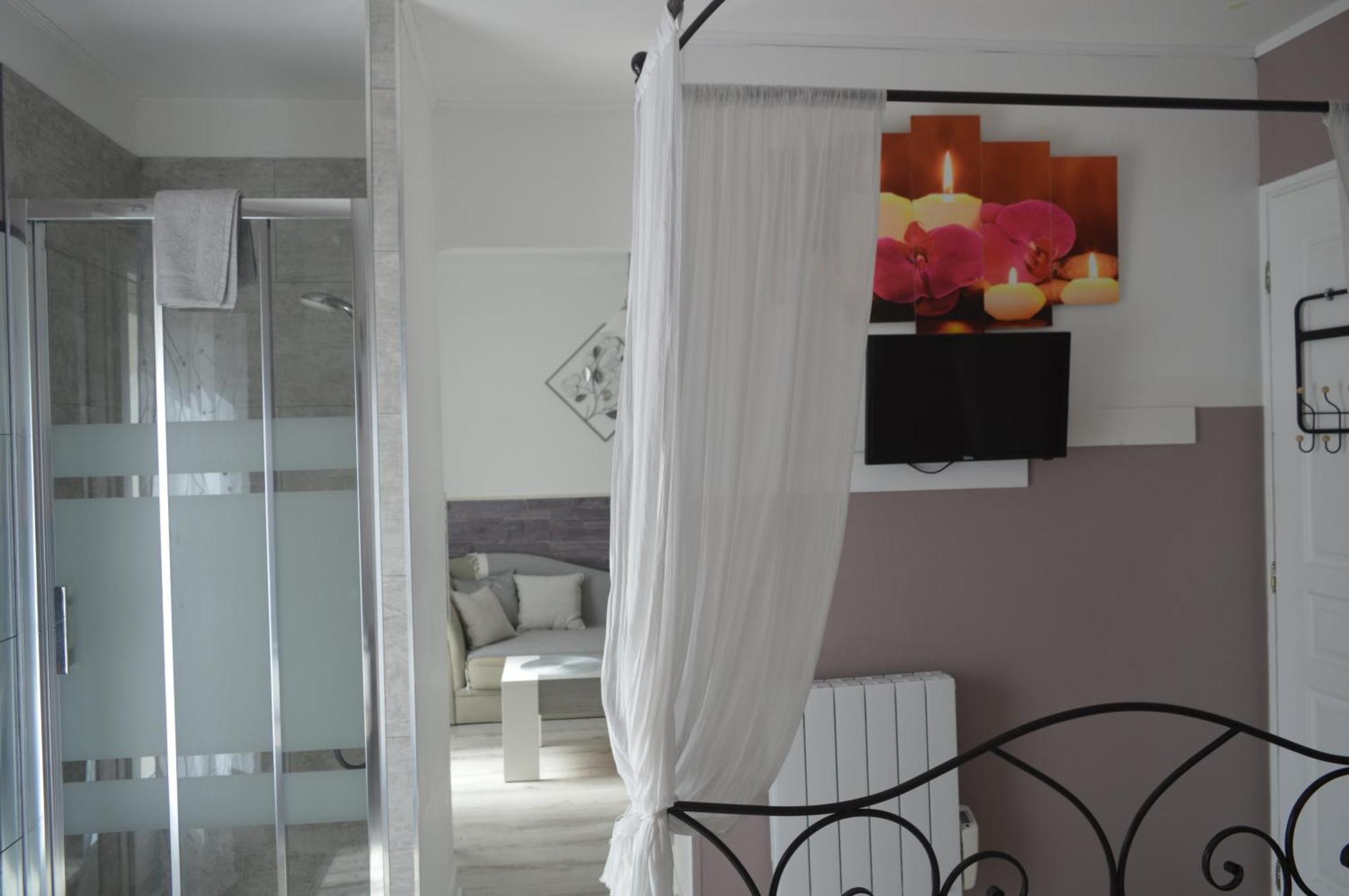 Au Coeur Du Bien Etre, chambre d'hôtes avec piscine chauffée et couverte, SPA, sauna, massages Monteaux Exterior foto