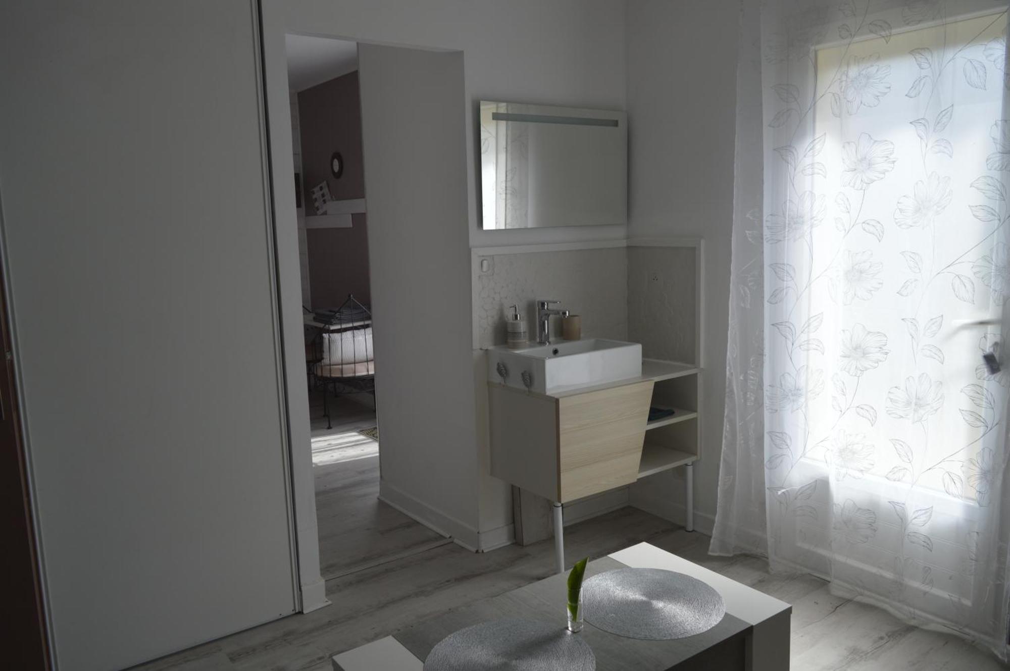 Au Coeur Du Bien Etre, chambre d'hôtes avec piscine chauffée et couverte, SPA, sauna, massages Monteaux Exterior foto