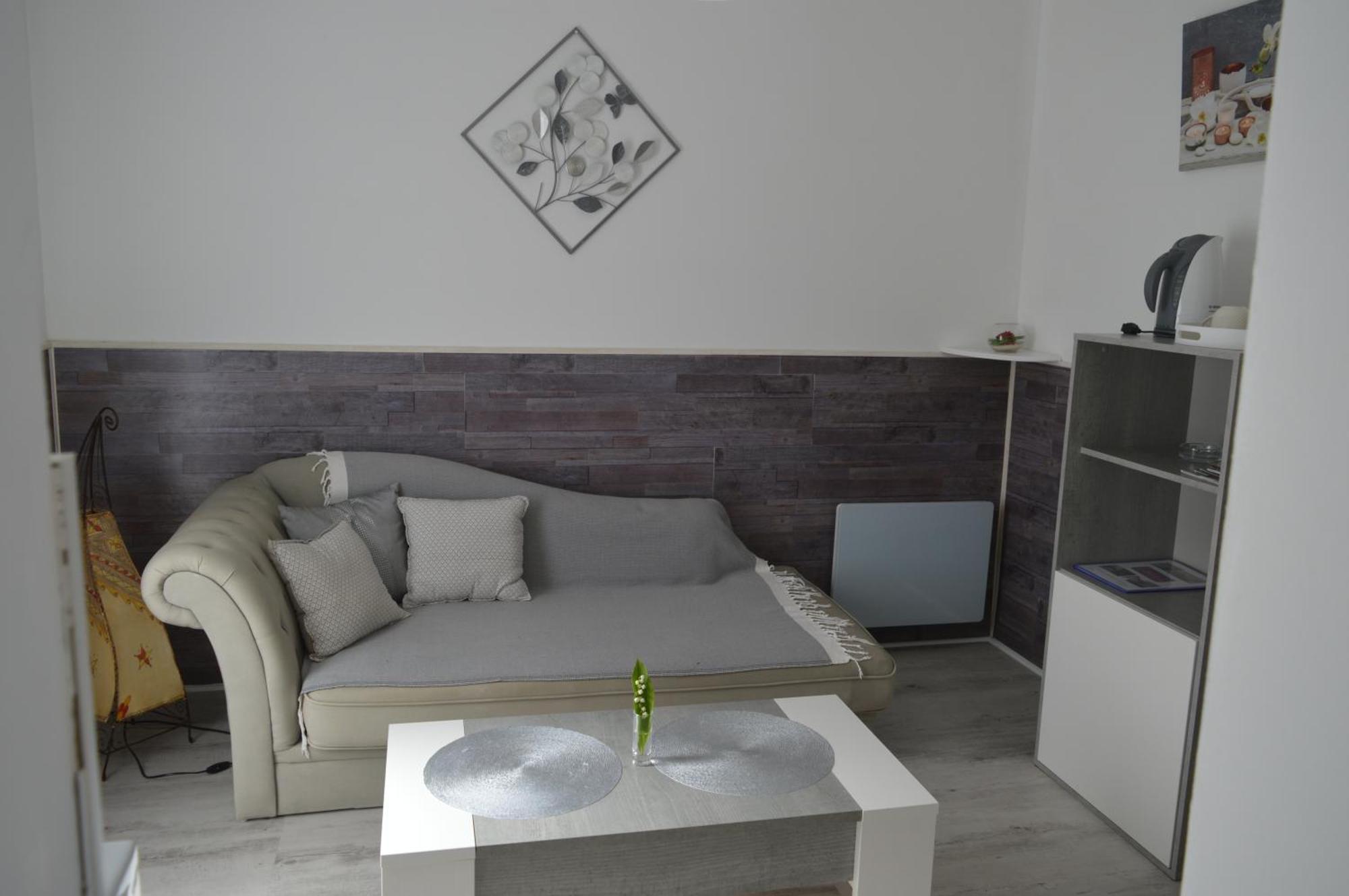 Au Coeur Du Bien Etre, chambre d'hôtes avec piscine chauffée et couverte, SPA, sauna, massages Monteaux Exterior foto
